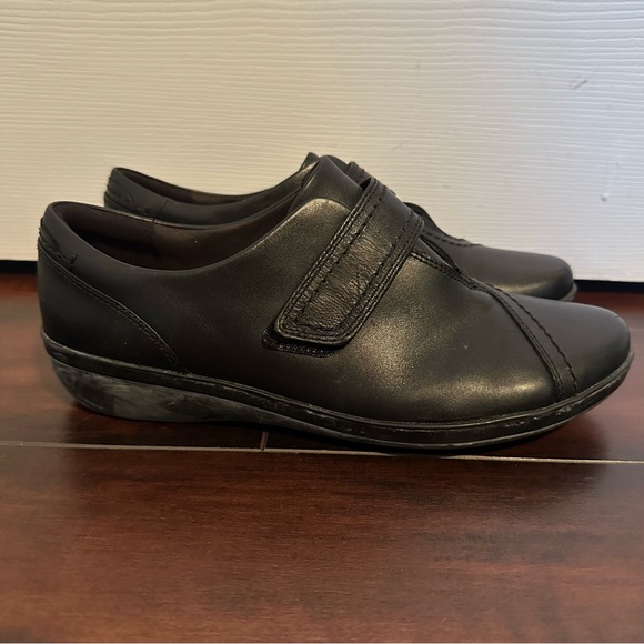 Size 9.5 Clarks Womens Black Everlay Dixey Slip-On Loafer Shoes - Picture 3 of 8